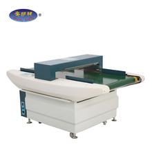 High sensitivity needle metal detector with conveyor belt